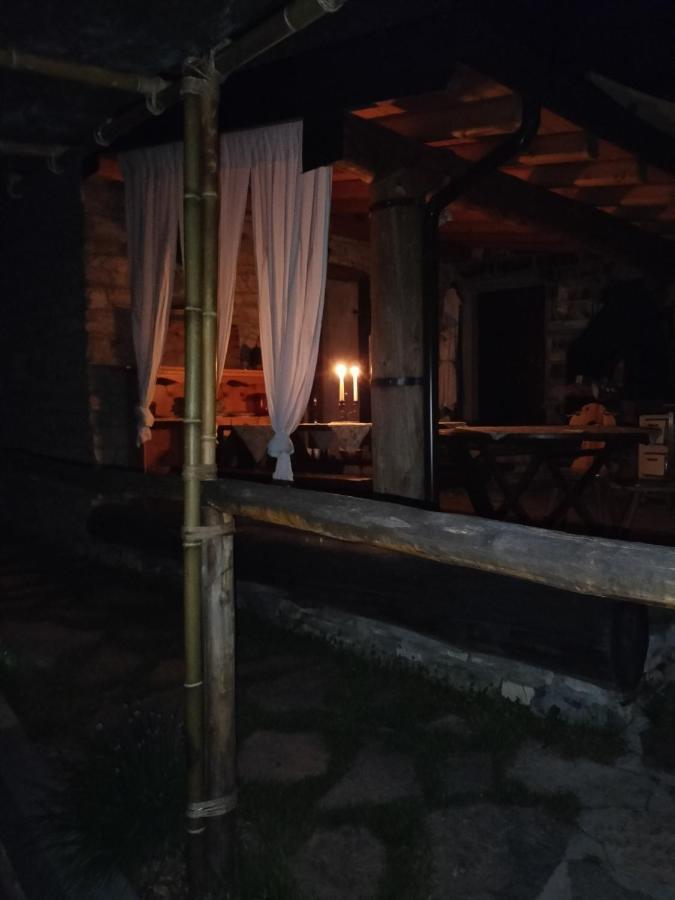 Le Casette Di Laila Colonno Exteriör bild